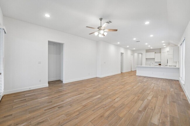 Building Photo - 133 Plumbago Loop