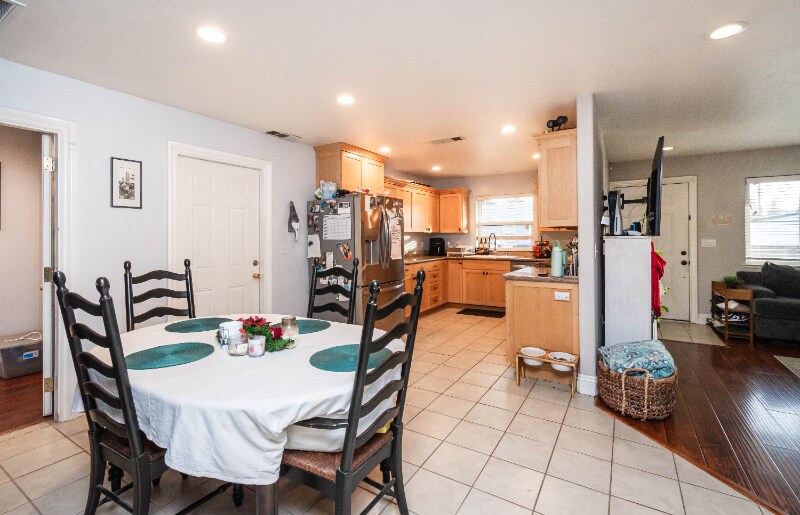 Building Photo - 2304 Michigan Blvd