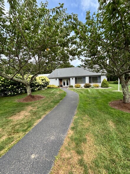 Building Photo - 30 Crescent Ln