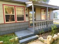 Building Photo - 207 S Mt Carmel St