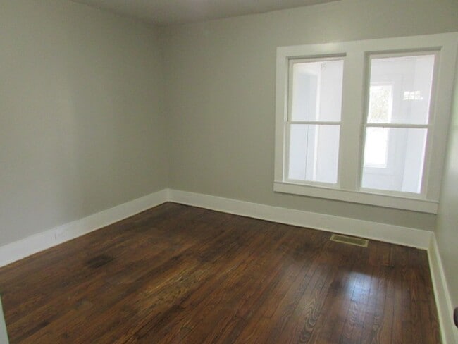 Building Photo - Charming Historic Home