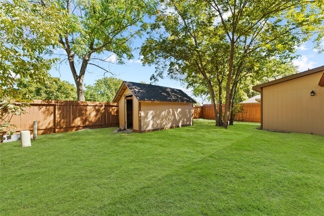 Building Photo - 4826 Brooklawn Dr