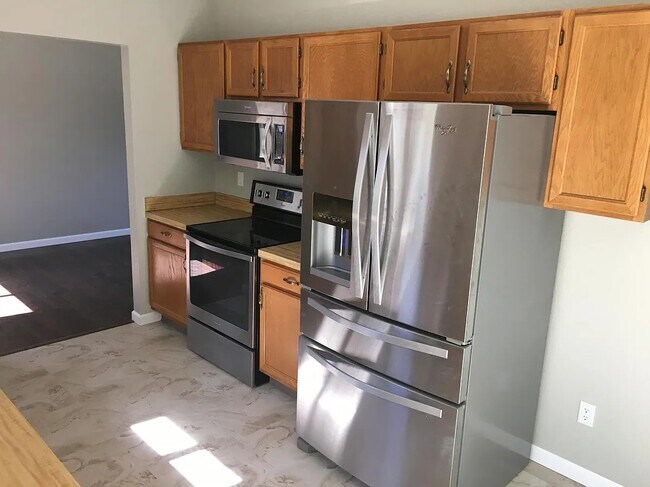Building Photo - 862 Charter Oak Ct