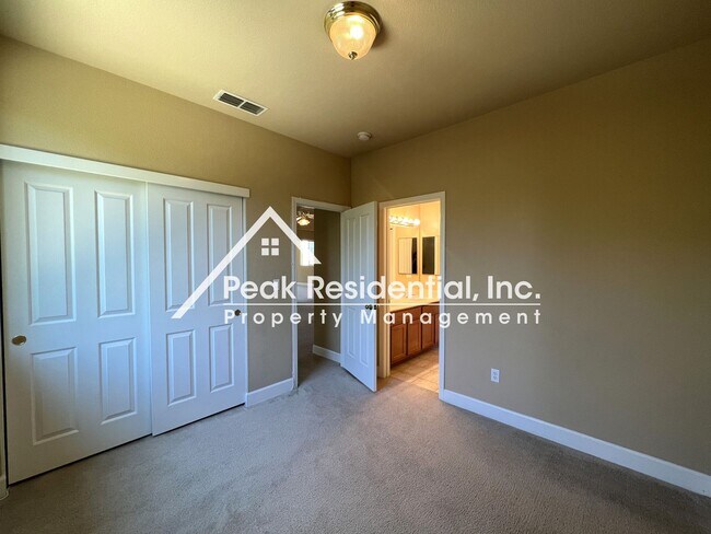 Building Photo - Spacious Anatolia 6bd/3.5ba Home with 5 Car Garage