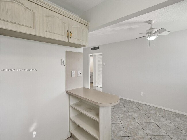 Building Photo - 5112 Hollywood Blvd