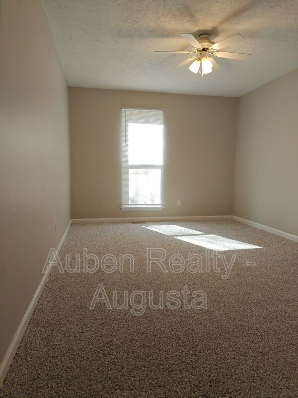 Building Photo - 5183 Fairington Dr