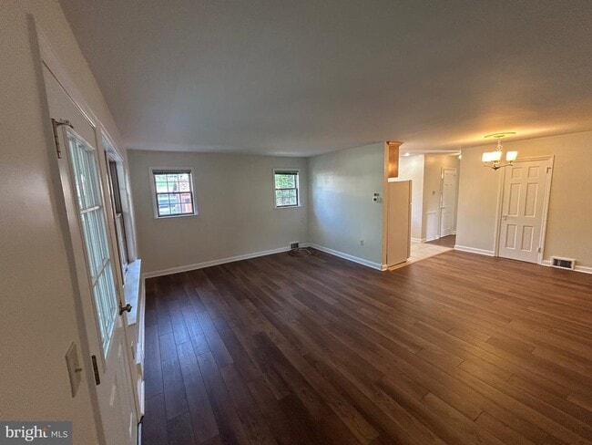 Building Photo - 214 Grayling Ave