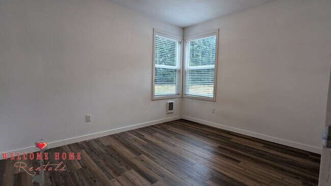 Building Photo - 4 bedroom home with air conditioning - Great location!!!  HUGE basement for your man cave or she ...