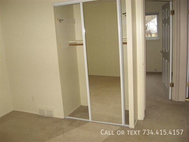 Building Photo - 2863 Marshall St