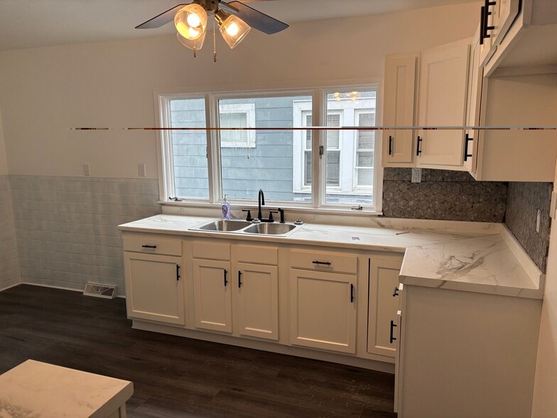 Building Photo - 70 Ivanhoe Rd