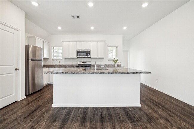 Building Photo - 26626 Daylily Grove St
