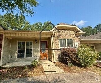 Building Photo - 2 bed, 2 bath townhome in Hoover