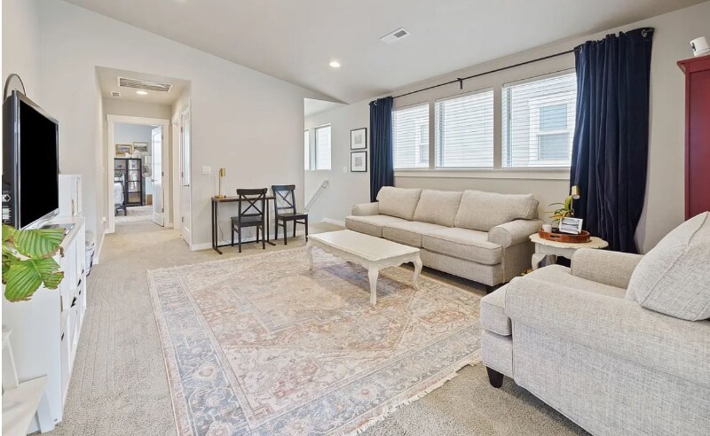 Building Photo - 8138 SE Reddington St