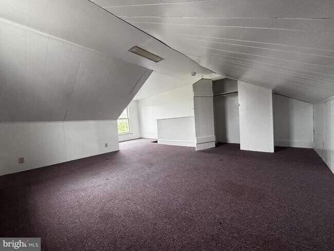 Building Photo - 2 E Vine St