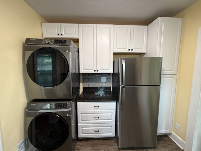 Building Photo - Charming Updated 2br/2ba Home in a Great Location!