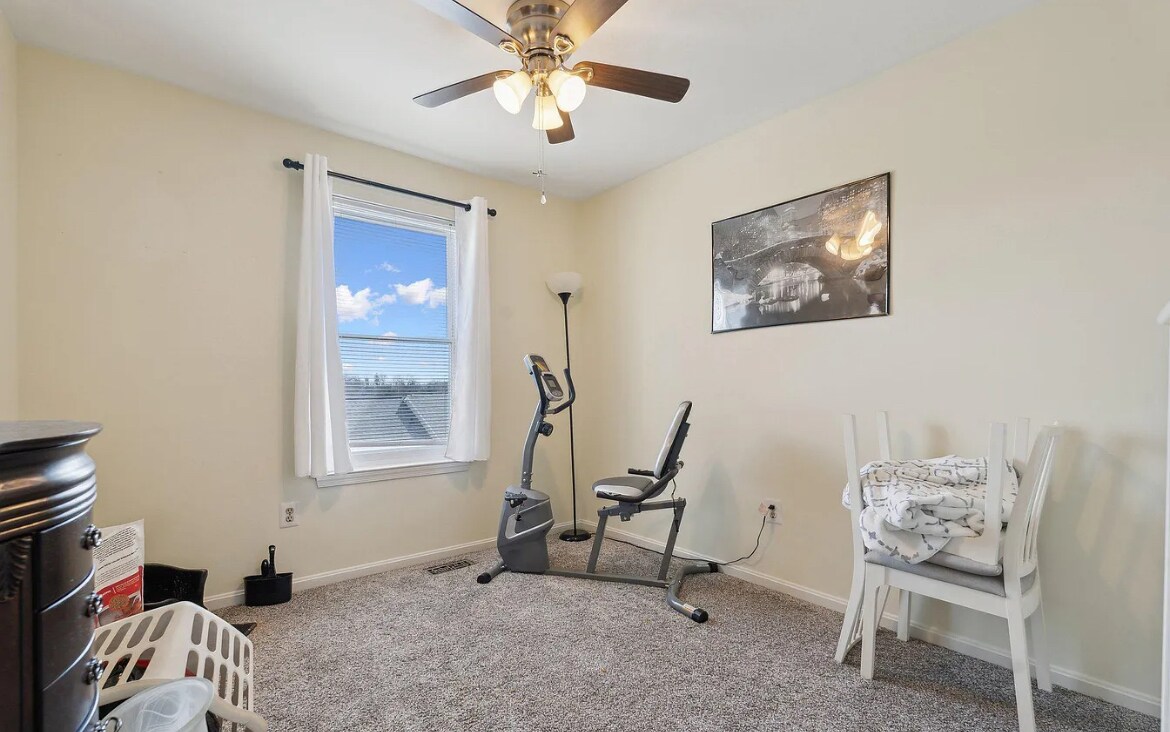 Building Photo - 8 Deer Run Ct