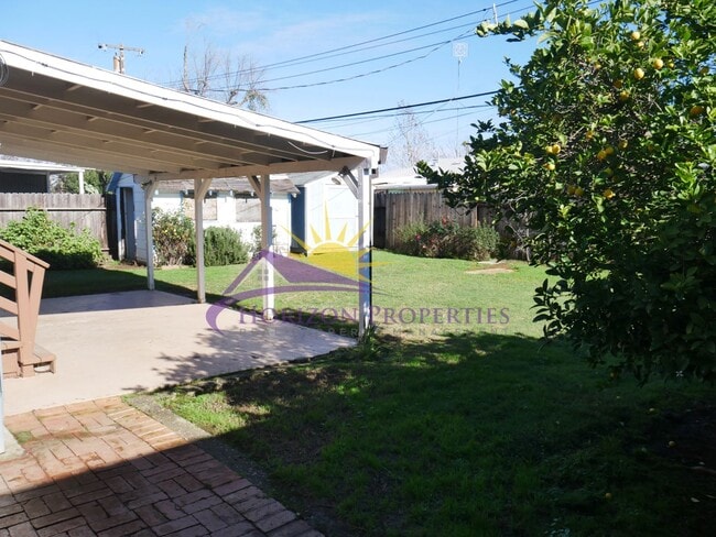 Building Photo - Unique 3 Bed 1.5 Bath 1,173 Sq. Ft. South Sacramento Home in Freeport Village