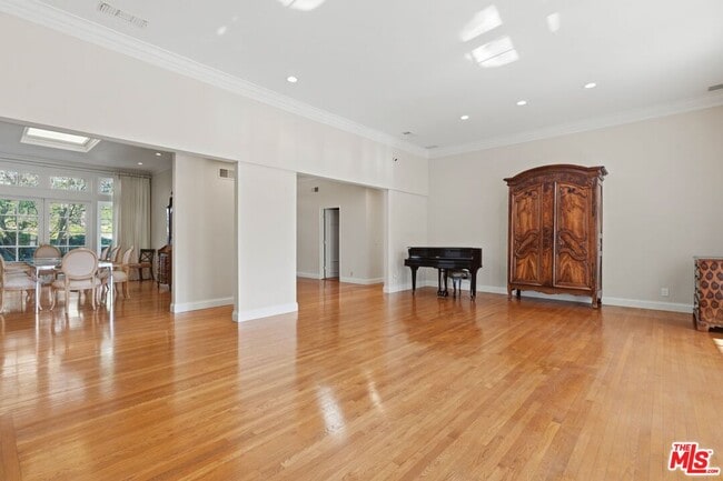 Building Photo - 510 Toyopa Dr