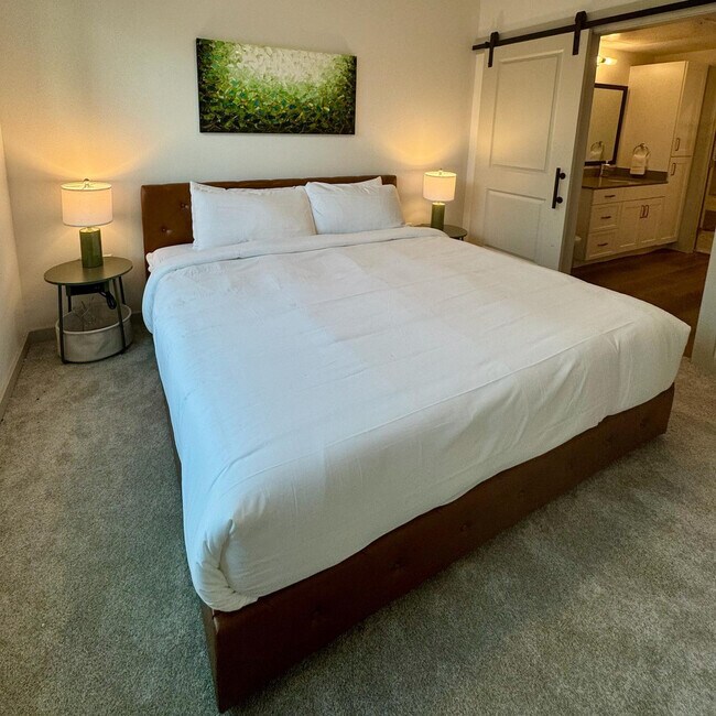 Building Photo - 1301 Leah Ave