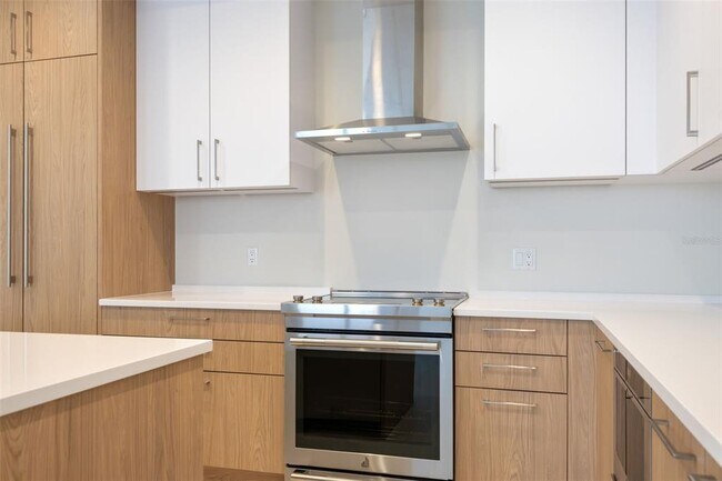 Building Photo - 275 1st Ave S