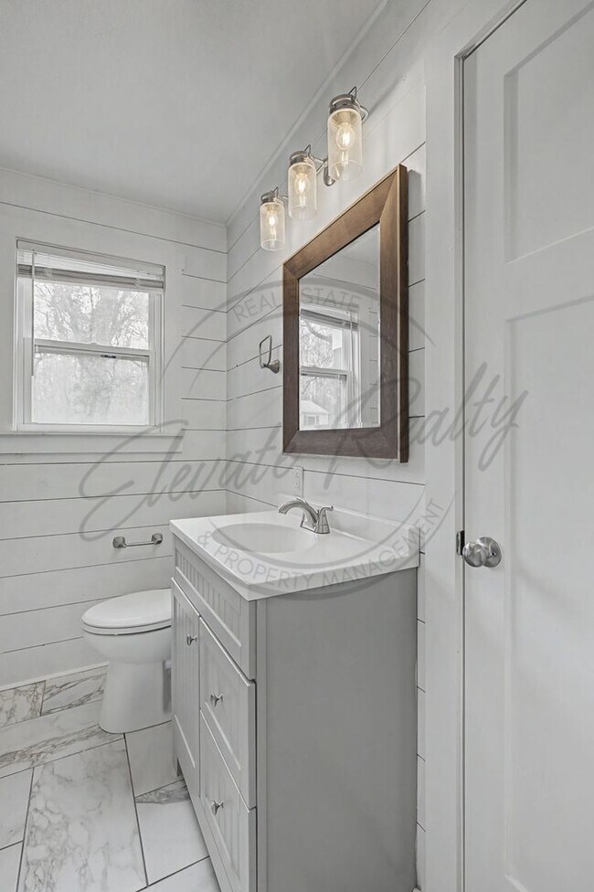 Building Photo - Four Bedroom Ranch with Finished Basement in Clarksville!