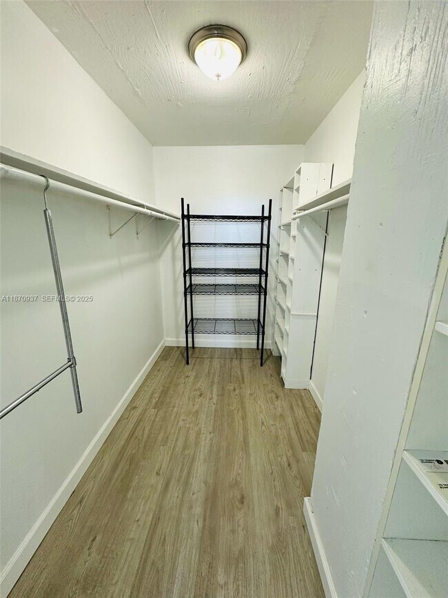 Building Photo - 2020 NE 135th St