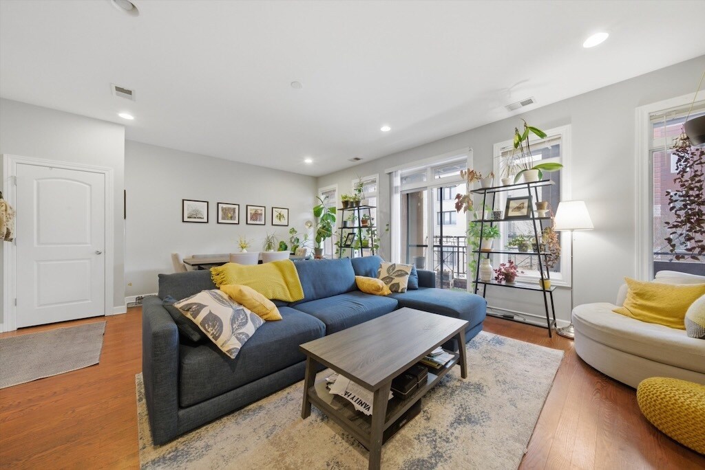 Building Photo - 2114 W Rice St