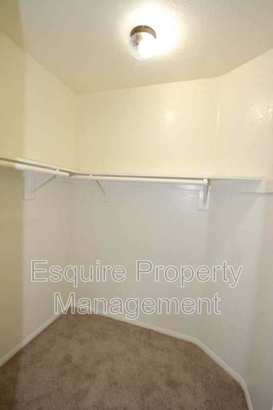 Building Photo - 1610 Oneida Pl