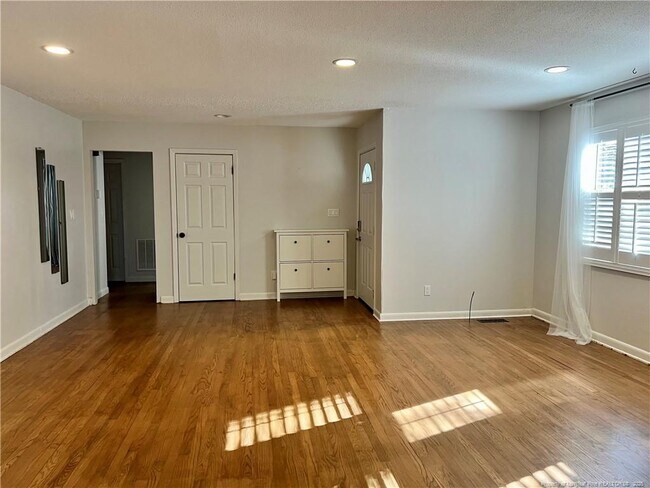 Building Photo - 419 Southwick Dr