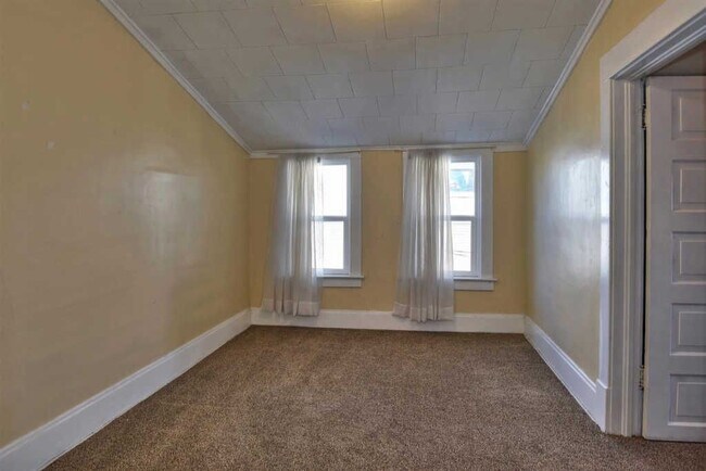 Building Photo - 1709 W Spofford Ave