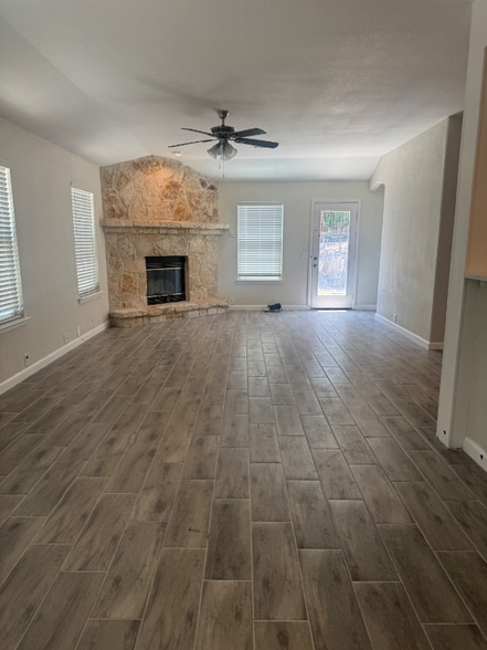 Building Photo - 15727 Cotton Tail Ln