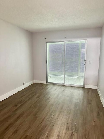 Building Photo - 2044 Exeter C