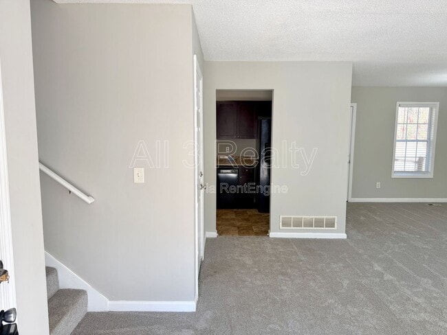 Building Photo - 753 Newport Dr