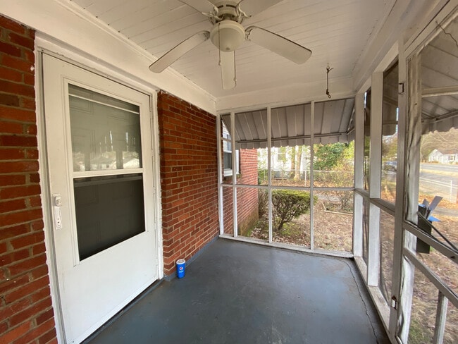 Building Photo - Room in Single Family Home on Remount Rd