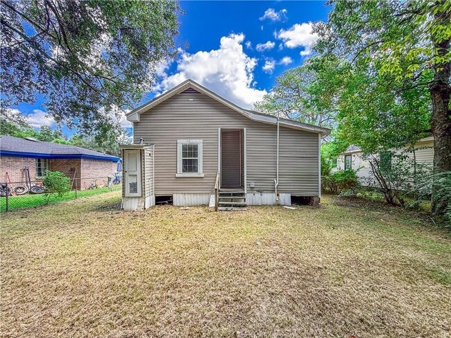 Building Photo - 63 Macks St