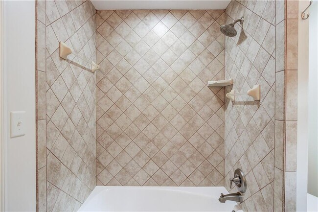 Building Photo - 770 Crest Valley Dr NW