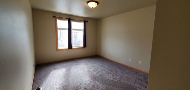 Building Photo - 3 Bed 2.5 Bath Townhome For Rent!