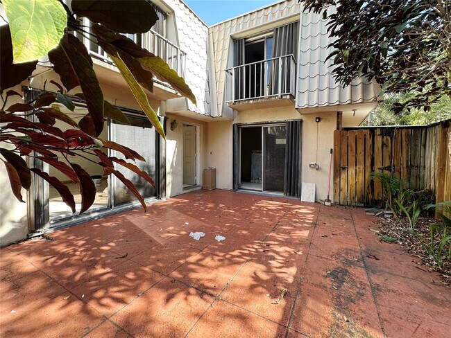 Building Photo - 1700 Embassy Dr