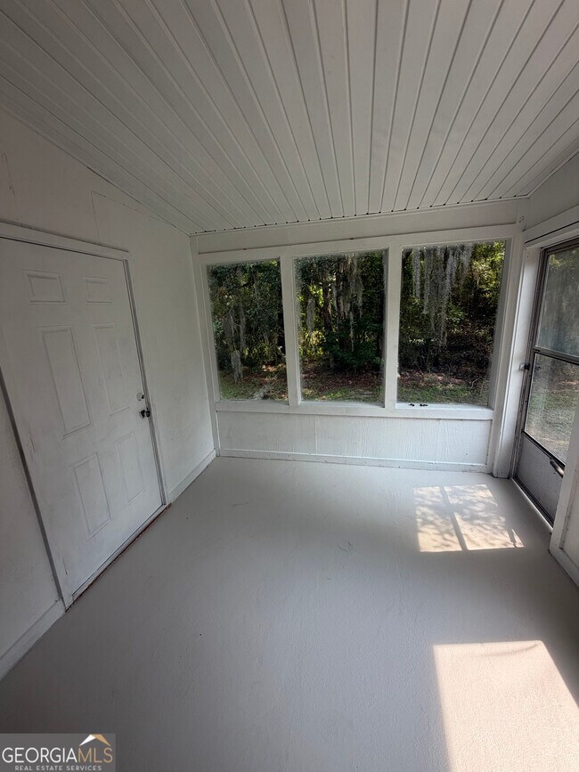 Building Photo - 425 Admiral's Walk Dr