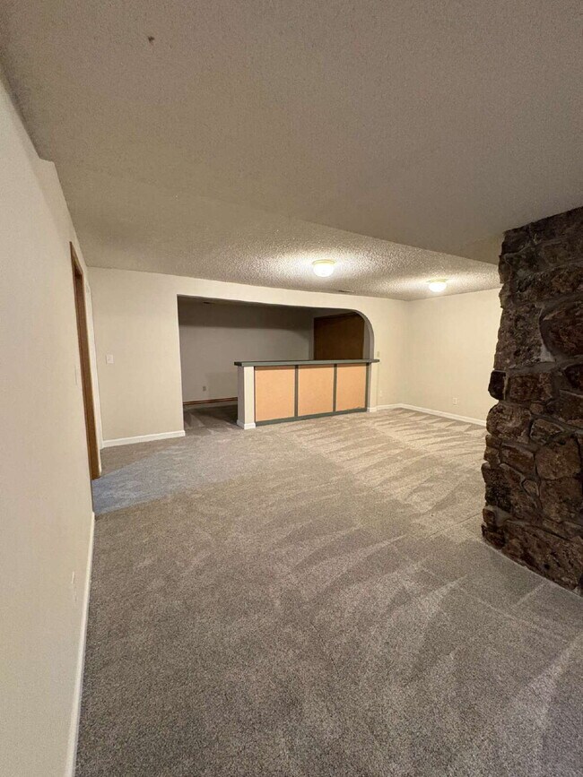 Building Photo - 5 Bedroom - Pulpit Rock