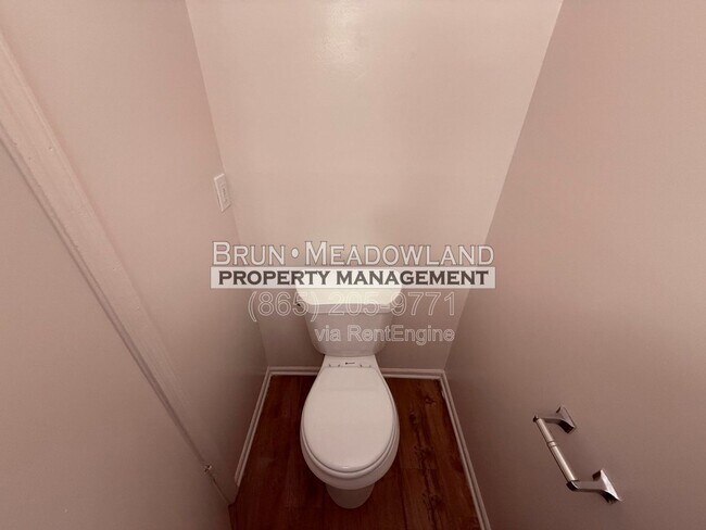 Building Photo - 1035 W Parkway Ave