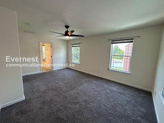 Building Photo - 102 Ridgeway St