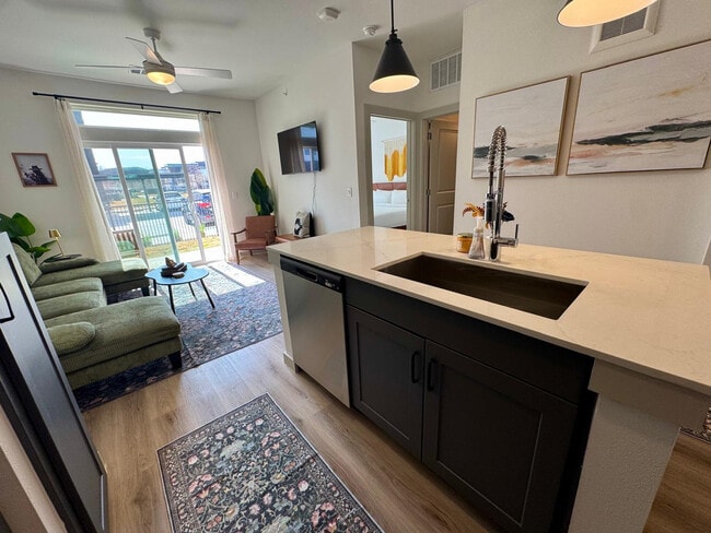 Building Photo - 1301 Leah Ave