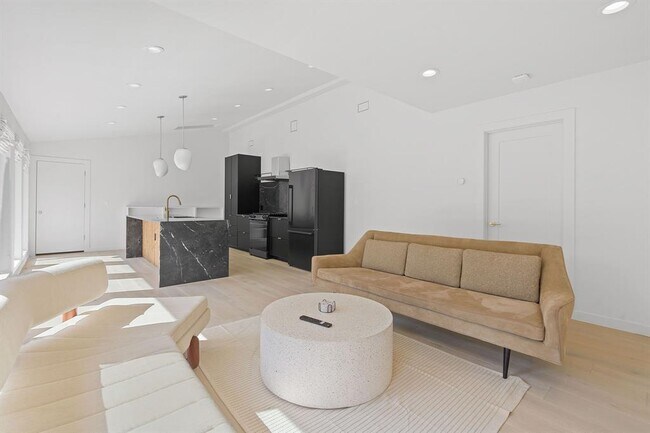 Building Photo - 2418 S 5th St