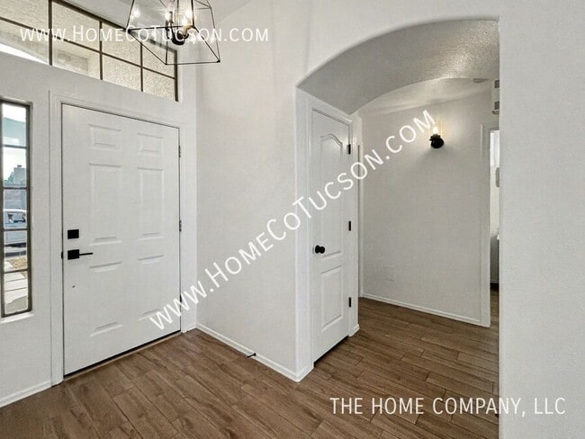 Building Photo - 2660 W Camino del Sitio