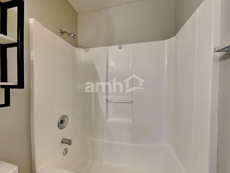 Building Photo - 104 Remington Ct