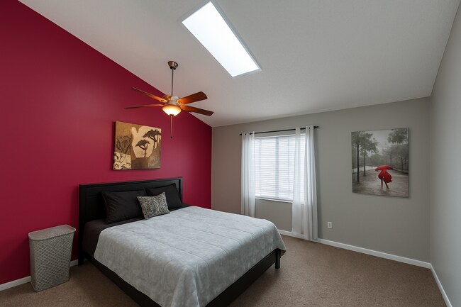 Building Photo - Modern Townhome in Central Orange Park – Q...