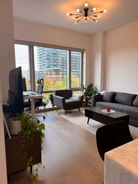 Building Photo - 75 Park Ln S