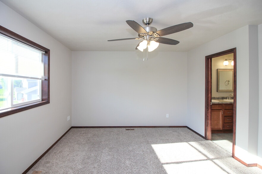 Building Photo - 110 Tanner Ct