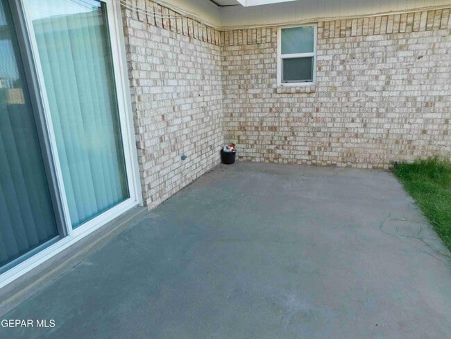 Building Photo - 225 3 Rivers Dr